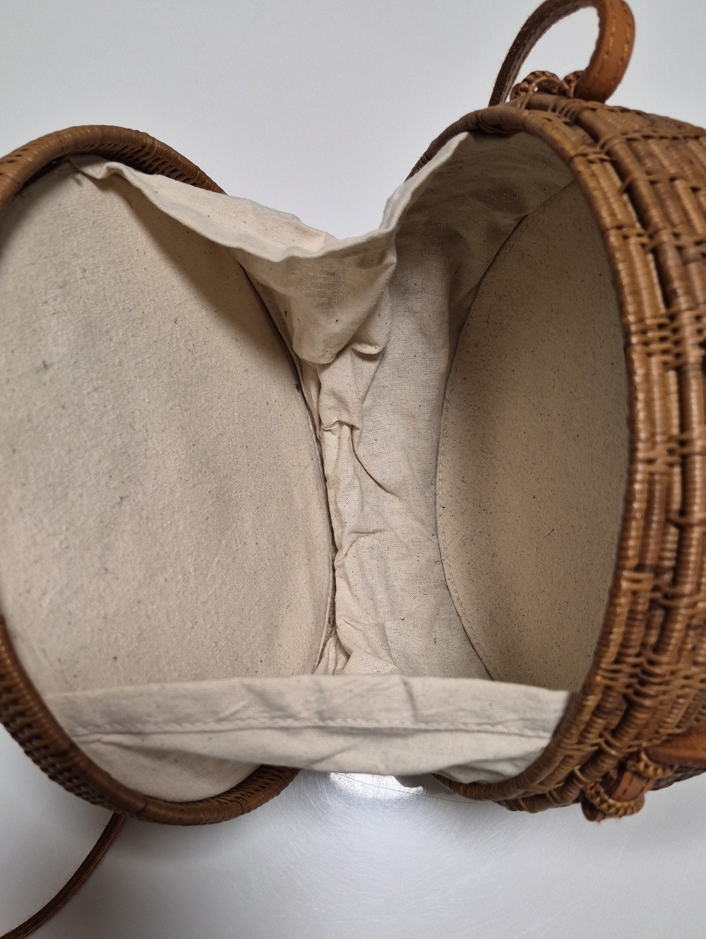 Street Level Round Wicker Purse - Picture 7 of 12